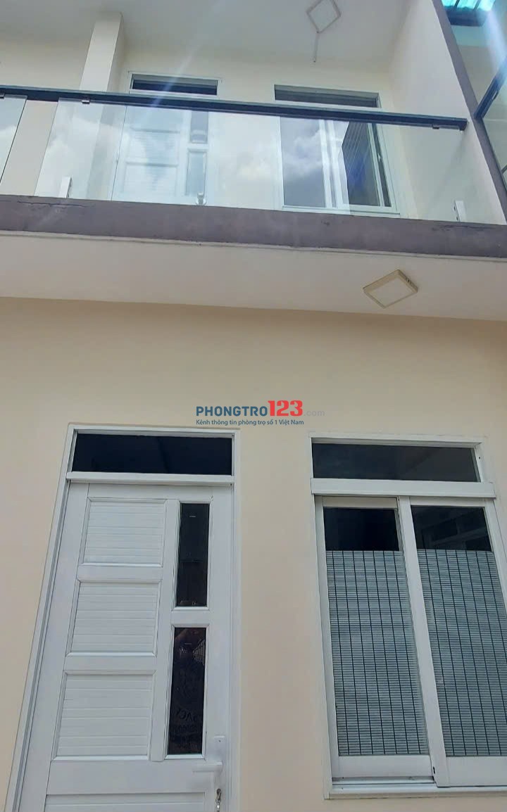 CHO THUÊ 1 PHÒNG, 1 LẦU 1 TRỆT RỘNG GẦN 50M2 - QUẬN 12 GẦN CÁC TRƯỜNG IUH, VLU, NTTU