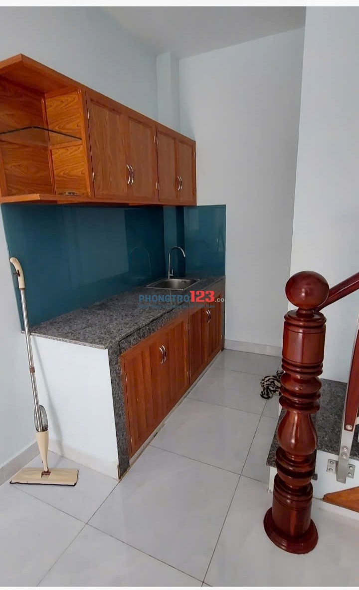 CHO THUÊ 1 PHÒNG, 1 LẦU 1 TRỆT RỘNG GẦN 50M2 - QUẬN 12 GẦN CÁC TRƯỜNG IUH, VLU, NTTU