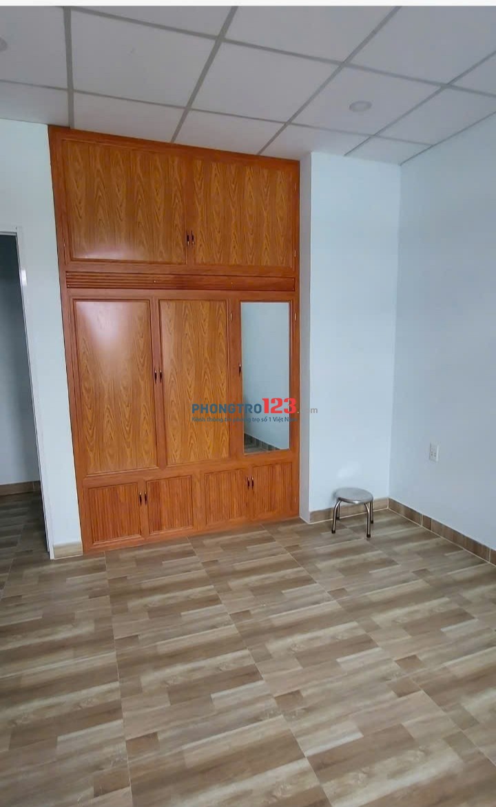 CHO THUÊ 1 PHÒNG, 1 LẦU 1 TRỆT RỘNG GẦN 50M2 - QUẬN 12 GẦN CÁC TRƯỜNG IUH, VLU, NTTU