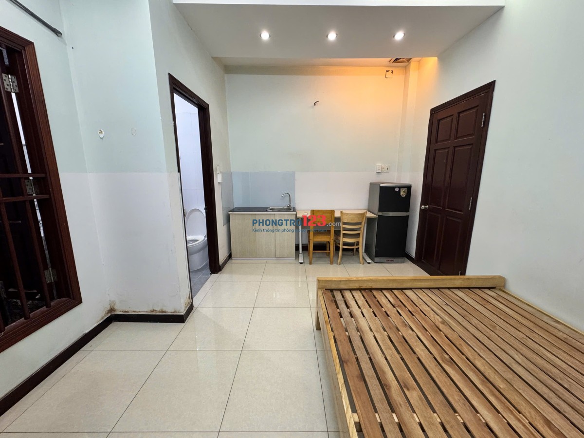 PHÒNG TRỌ 25m2 GẦN CÁC TRƯỜNG ĐẠI HỌC LỚN: HUTECH, GTVT, UEF, HỒNG BÀNG, VĂN LANG