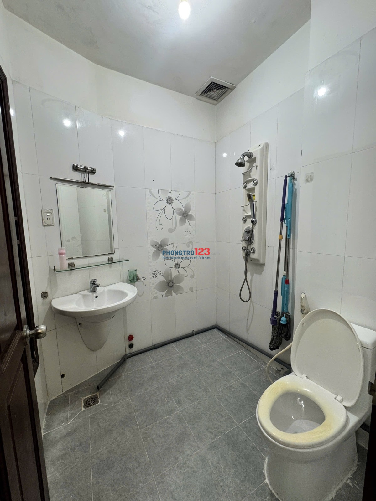 PHÒNG TRỌ 25m2 GẦN CÁC TRƯỜNG ĐẠI HỌC LỚN: HUTECH, GTVT, UEF, HỒNG BÀNG, VĂN LANG