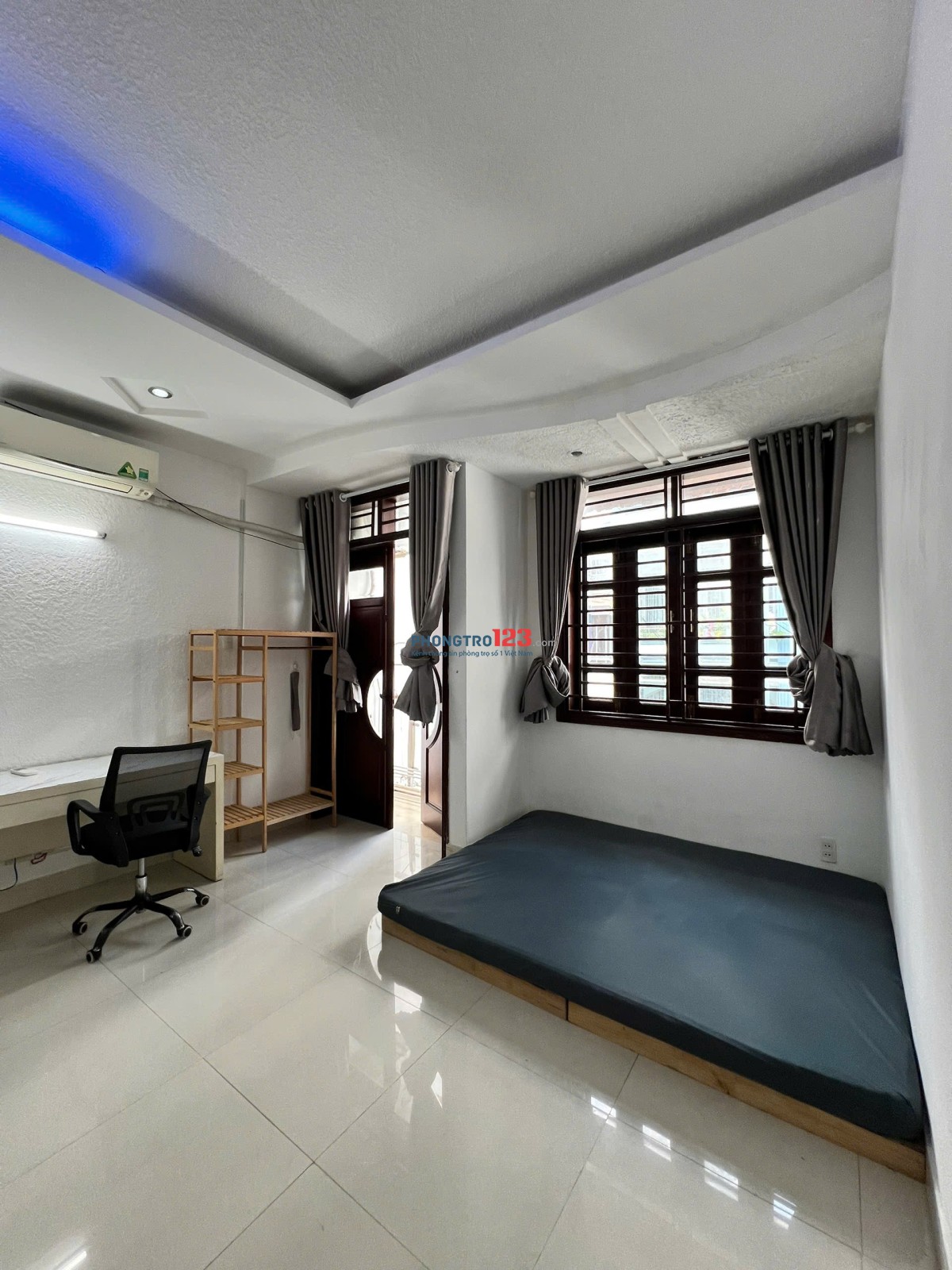 Phòng rộng 35m2. Ban công cửa sổ ngay gần đại học Ngoại Thương, UEF, Hồng Bàng, GTVT, Hutech