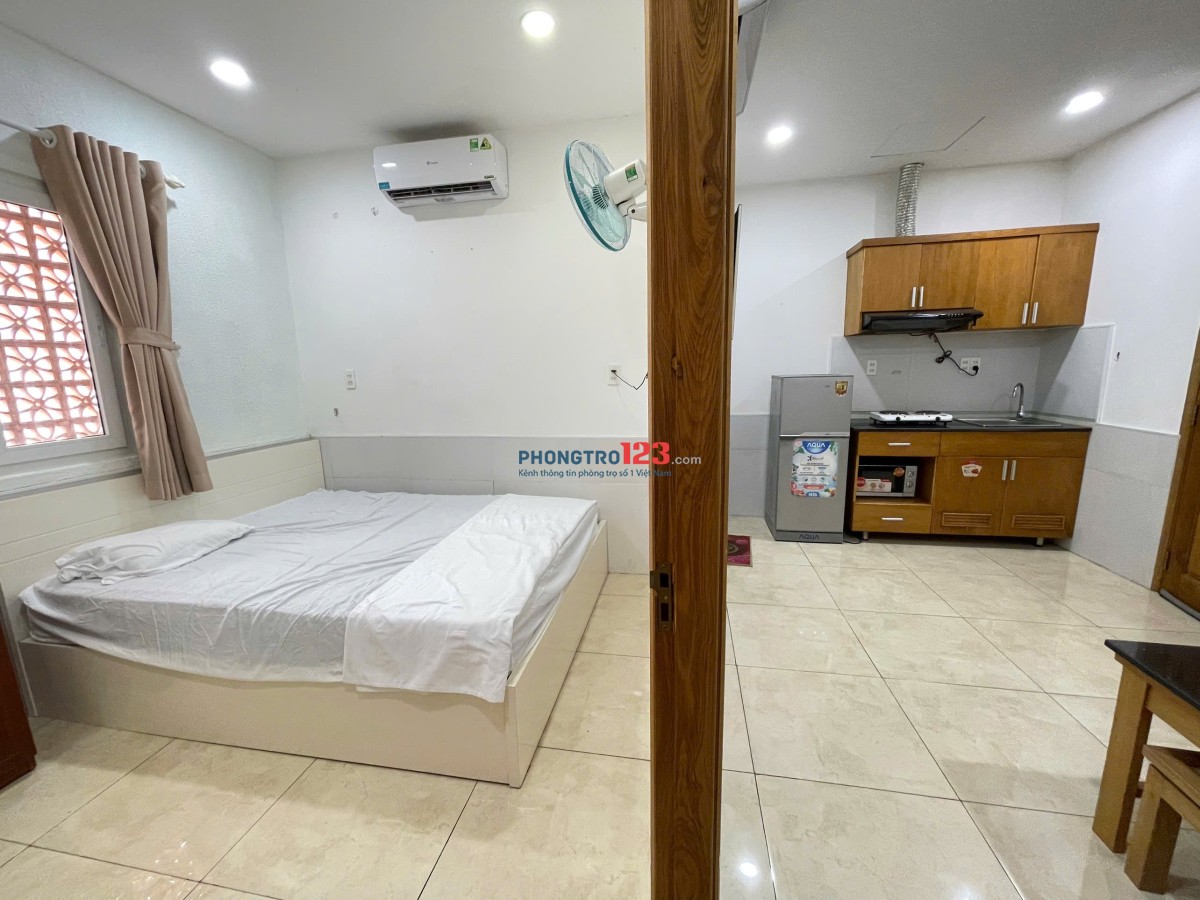 Căn hộ Studio Tách bếp – Full nội thất, cửa sổ thoáng mát ngay trung tâm Quận 4!