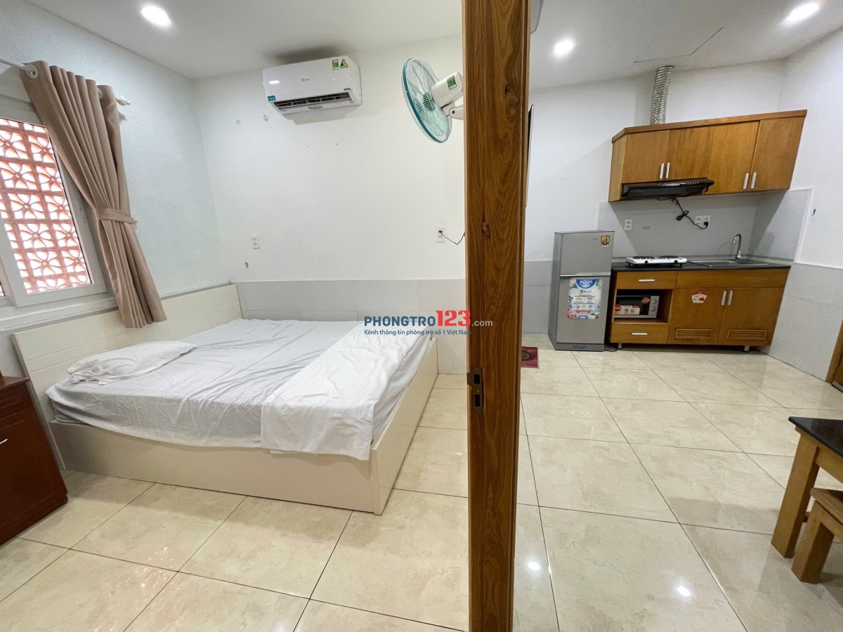 Căn hộ Studio Tách bếp – Full nội thất, cửa sổ thoáng mát ngay trung tâm Quận 4!