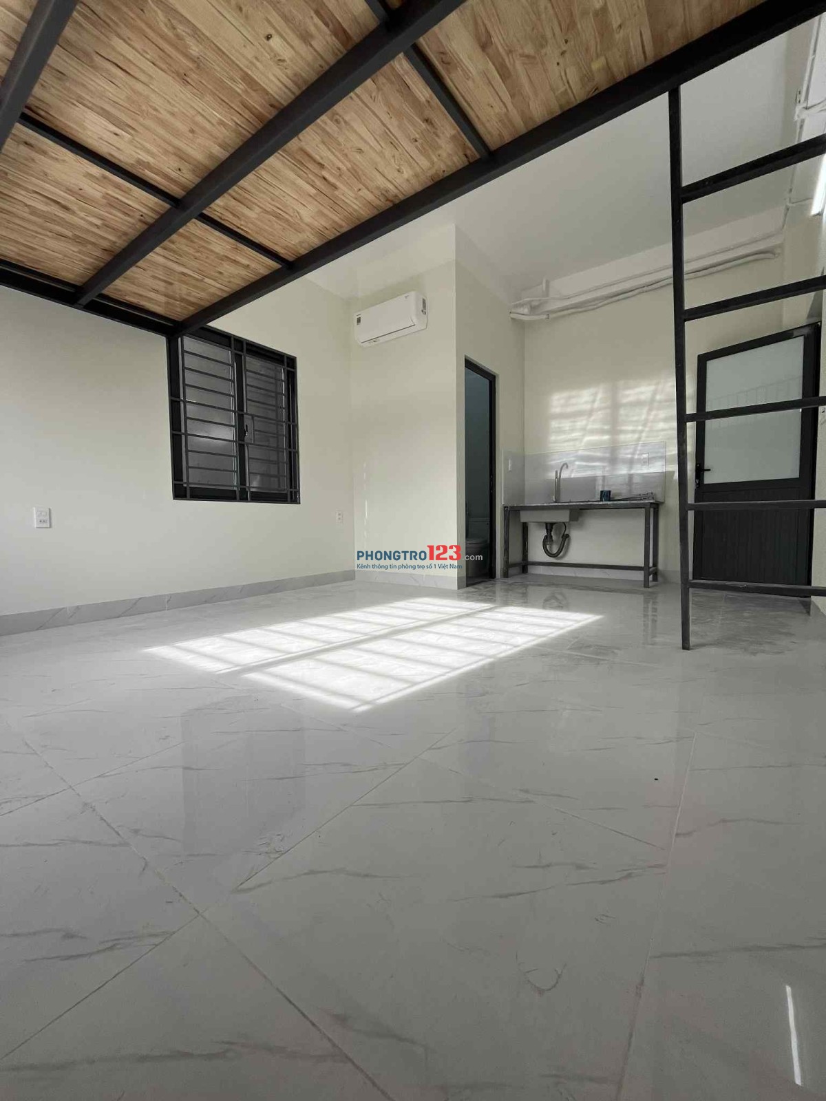 PHÒNG MỚI, CÓ GÁC, CÁCH ĐH NTT 300M