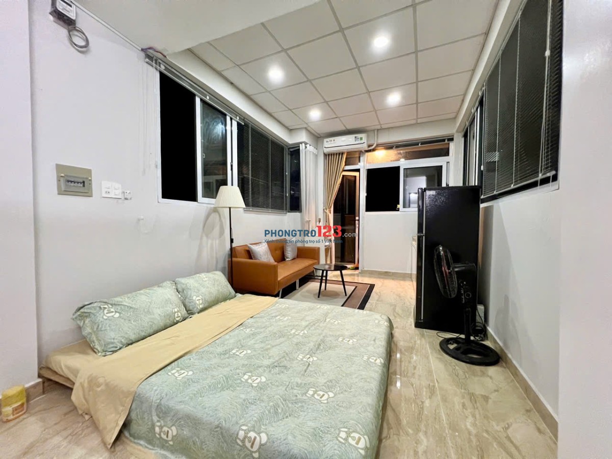 Cho thuê căn hộ Studio ban công thoáng mát tại trung tâm Q4