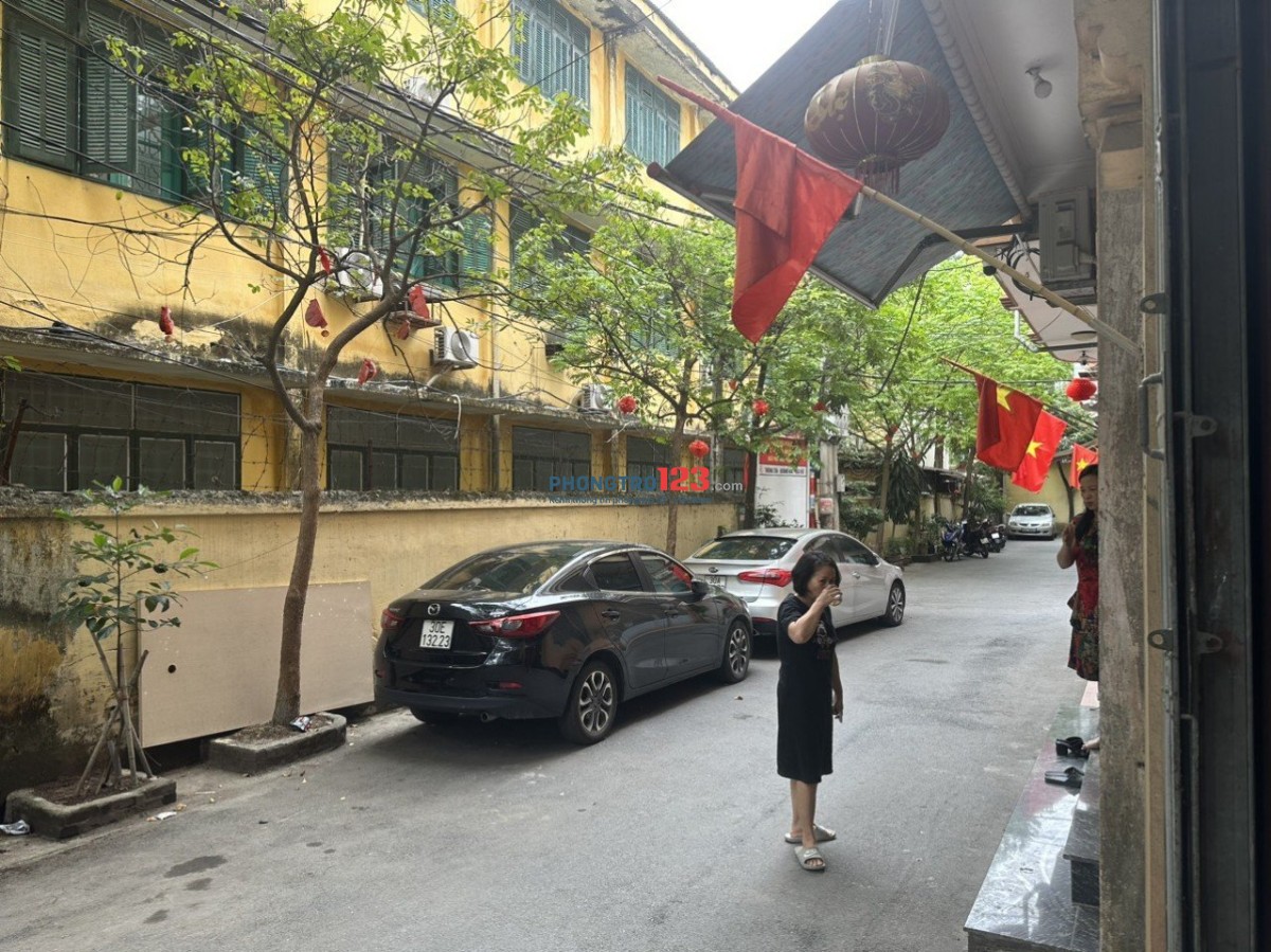 Cho thuê phòng trọ 4 triệu đi bộ ra ga tàu điện cầu diễn, nhà riêng rộng rãi