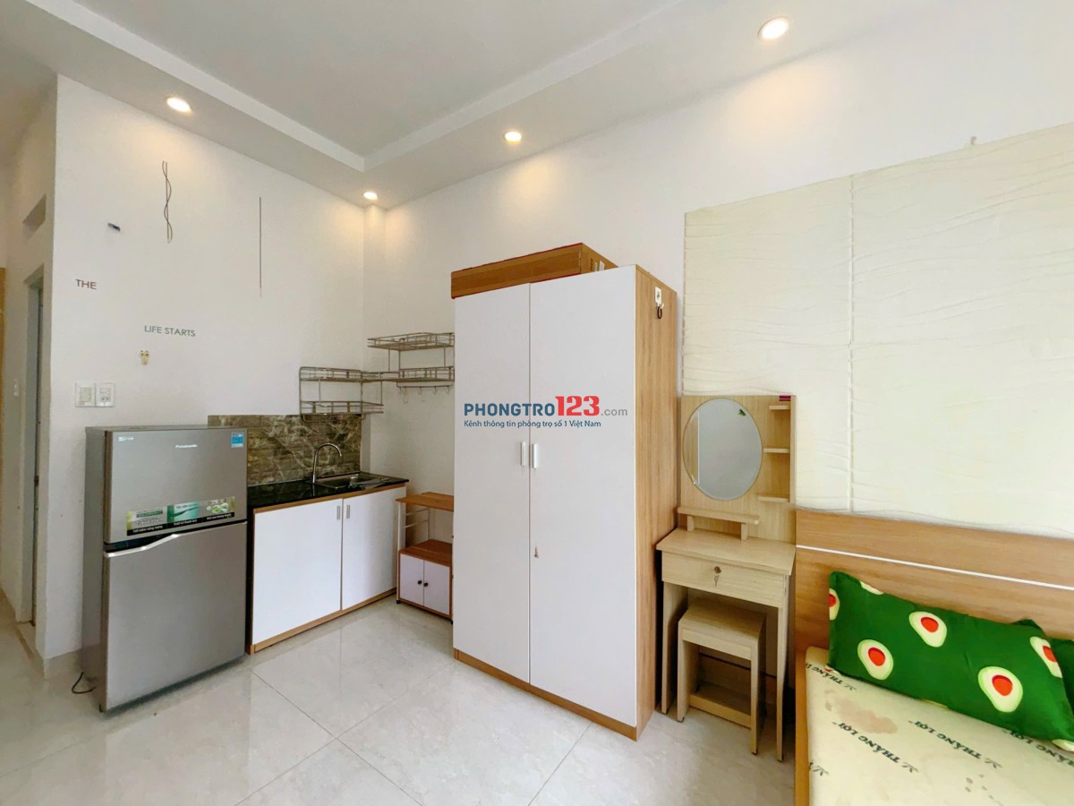 Cho thuê căn hộ Studio Ban công Q1 gần cầu Nguyễn Văn Cừ, Nowzone, chợ Bến Thành