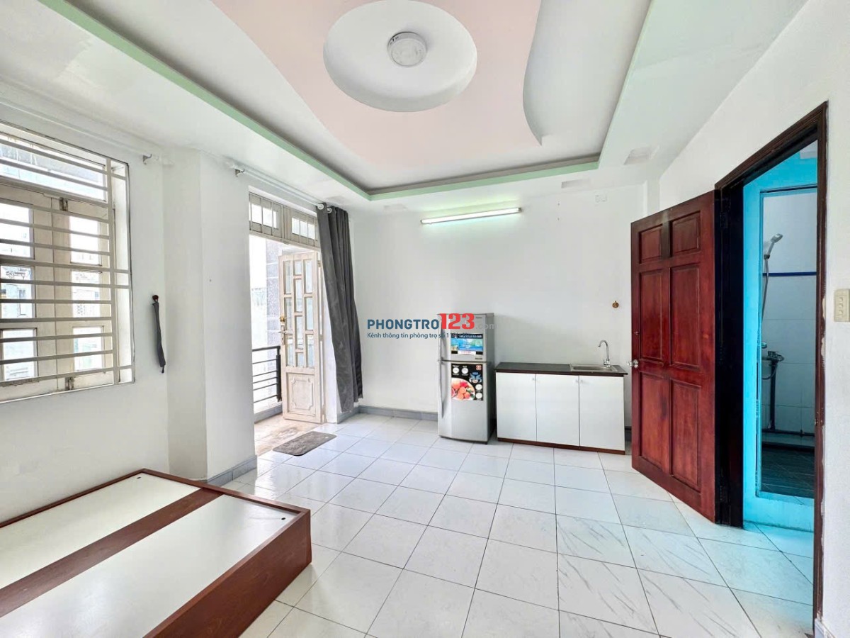 Phòng ban công full nội thất giá sinh viên