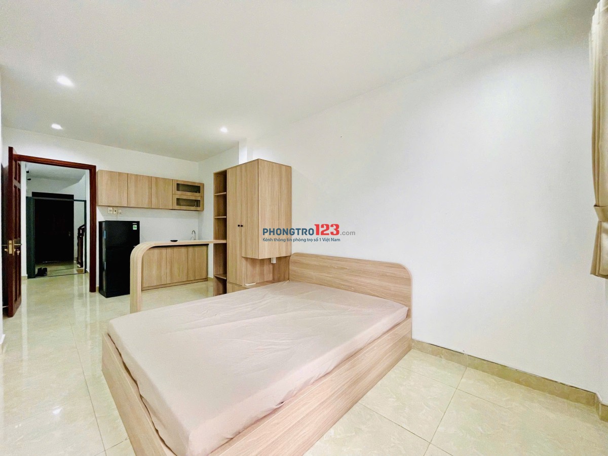 Căn hộ vừa đẹp vừa rẻ Q1 - Ban công - Thang máy - gần công viên Lê Văn Tám - kế bên ĐH KHXH & NV