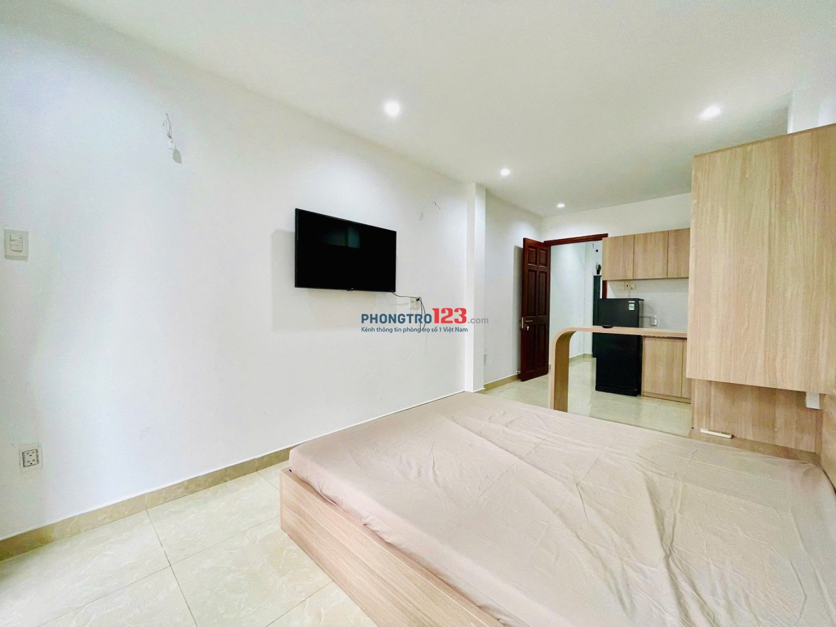 Căn hộ vừa đẹp vừa rẻ Q1 - Ban công - Thang máy - gần công viên Lê Văn Tám - kế bên ĐH KHXH & NV