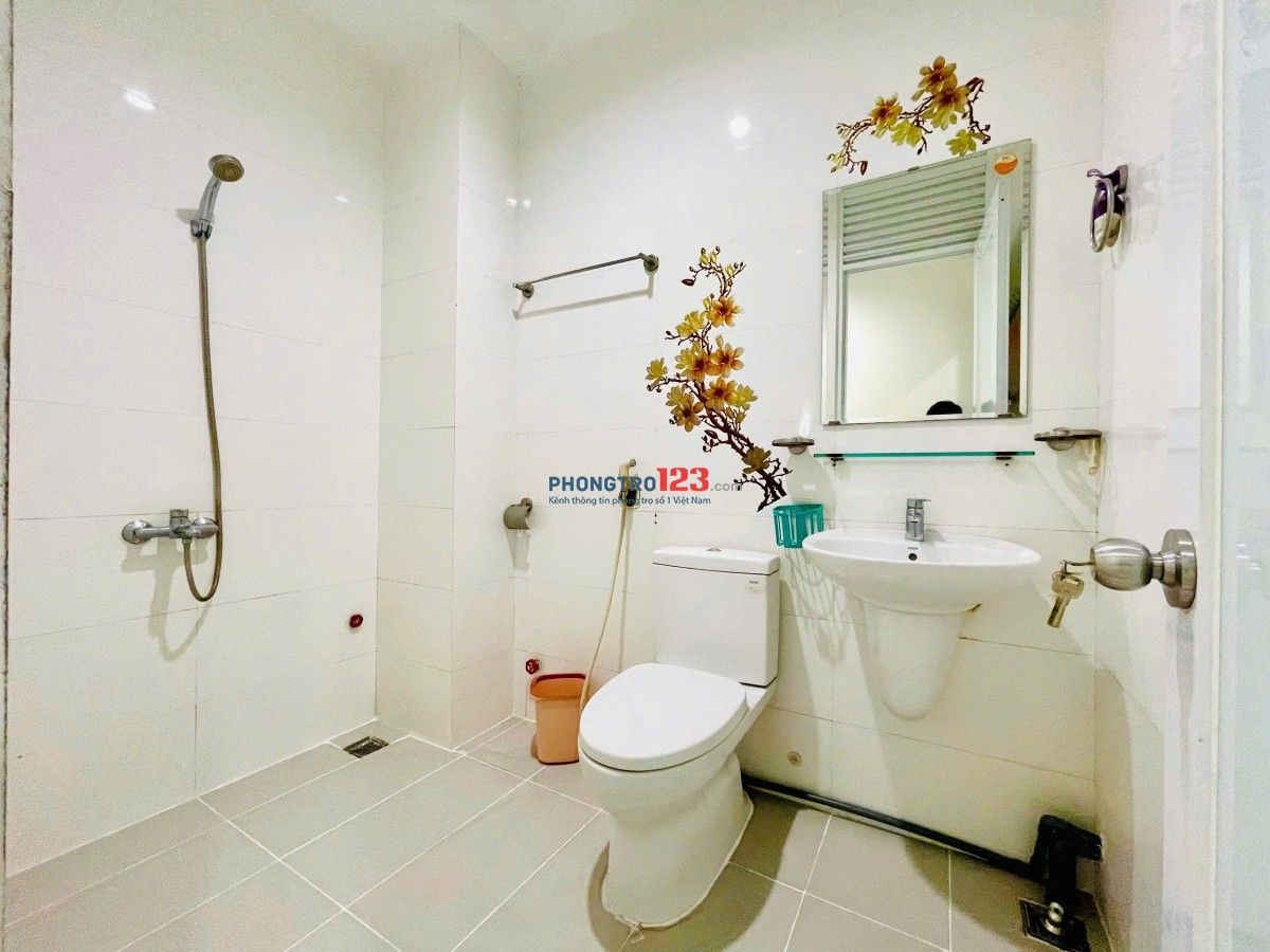 Căn hộ vừa đẹp vừa rẻ Q1 - Ban công - Thang máy - gần công viên Lê Văn Tám - kế bên ĐH KHXH & NV