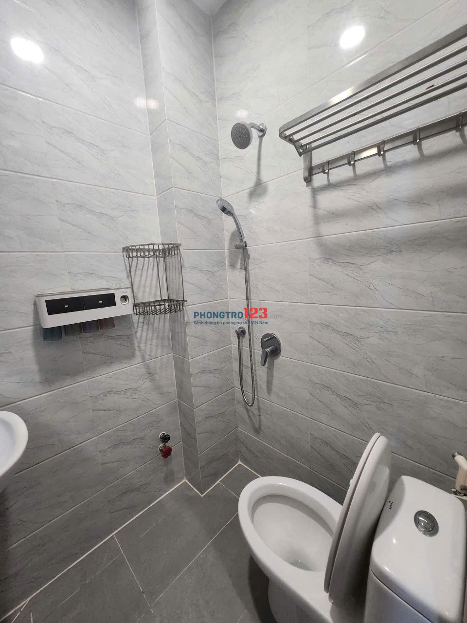 Cho thuê 3 phòng trọ mới, đẹp, giờ giấc tự do. Giá từ 3tr -> 3tr200. LH: 0918707912 Hiền