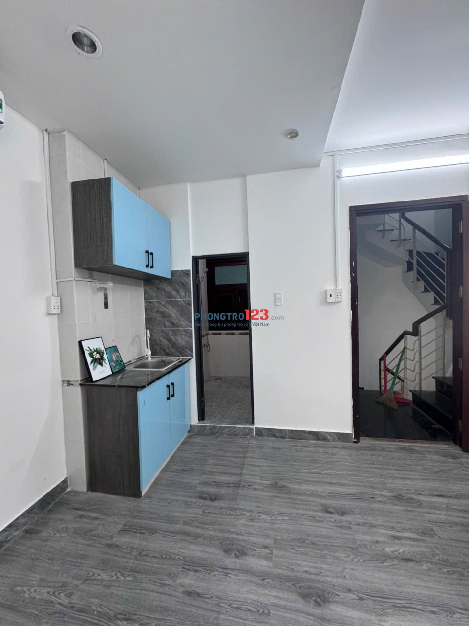 Cho thuê căn hộ dịch vụ Studio ban công – gần sân bay Tân Sơn Nhất, Etown, chợ Hoàng Hoa Thám