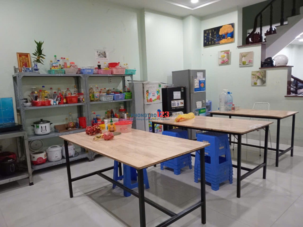 KÍ TÚC XÁ HAPPY HOUSE GẦN CÁC TRƯỜNG ĐẠI HỌC LĐXH, GTVT ; CAO ĐẲNG FPT , HOA SEN , VIỄN ĐÔNG