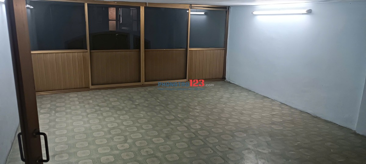 Cho thuê nhà lầu 1 Trần Hưng Đạo P11 Q5