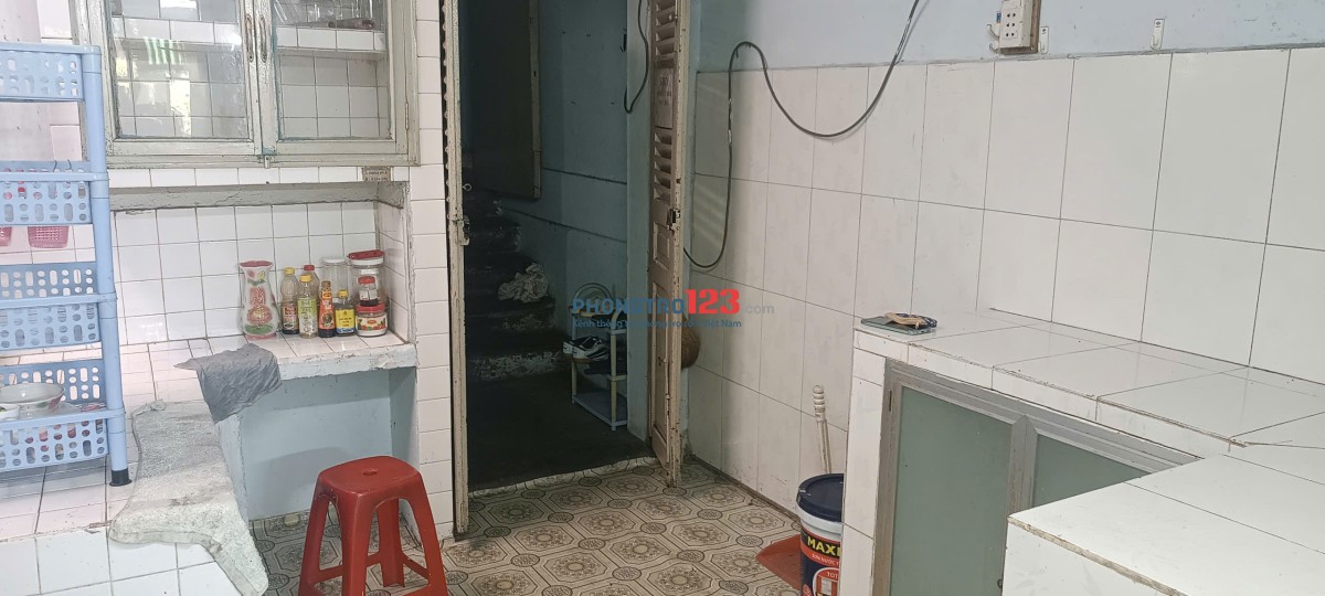 Cho thuê nhà lầu 1 Trần Hưng Đạo P11 Q5