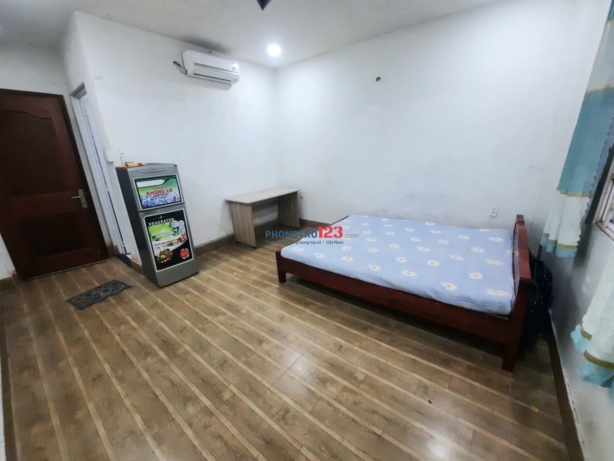 Phòng trọ - Đường Tô Hiệu, Quận Tân Phú - Nội thất đầy đủ, có cửa sổ