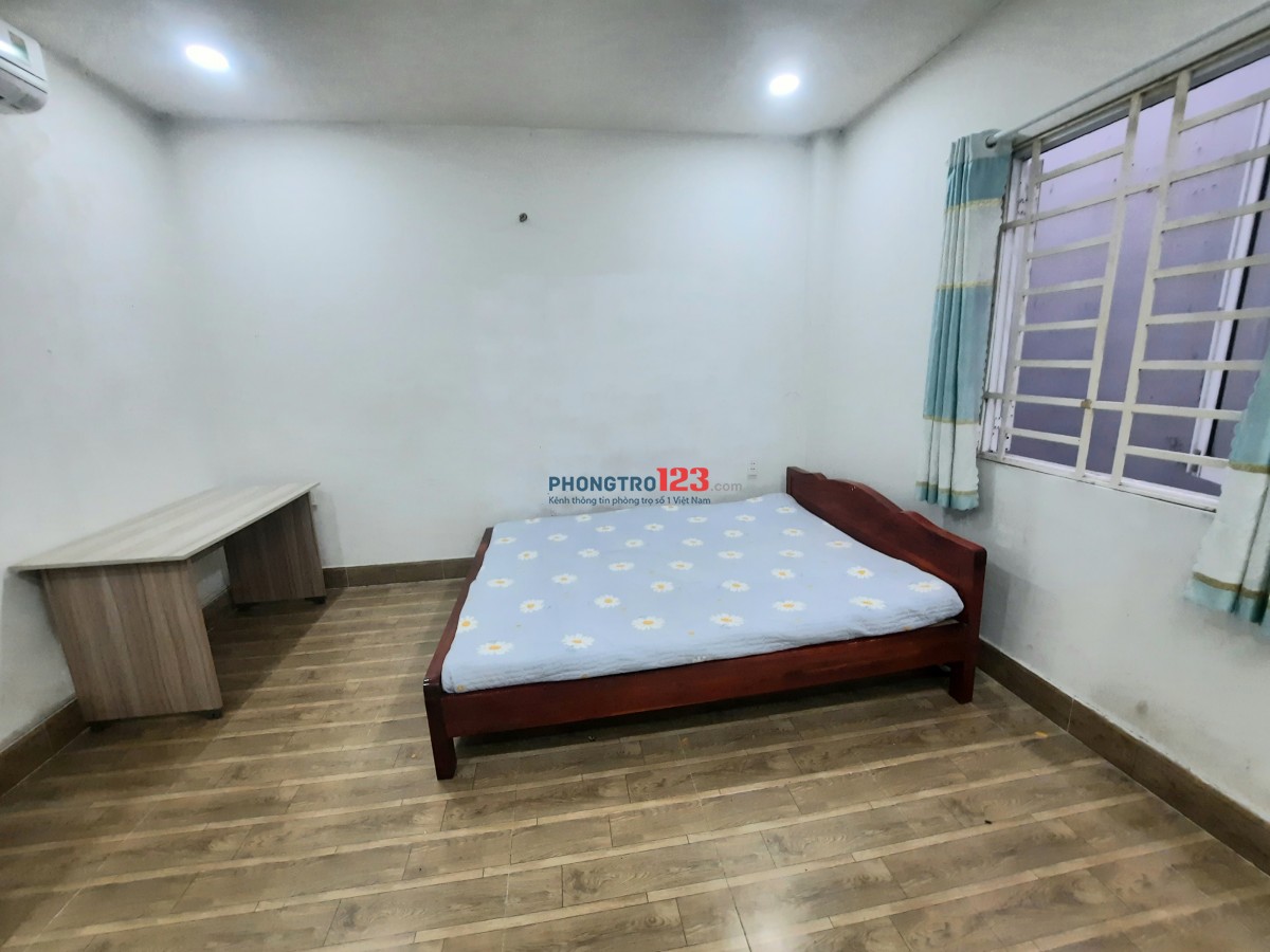 Phòng trọ - Đường Tô Hiệu, Quận Tân Phú - Nội thất đầy đủ, có cửa sổ