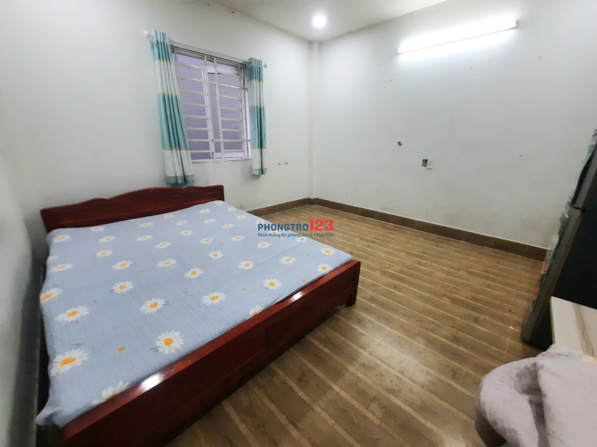 Phòng trọ - Đường Tô Hiệu, Quận Tân Phú - Nội thất đầy đủ, có cửa sổ