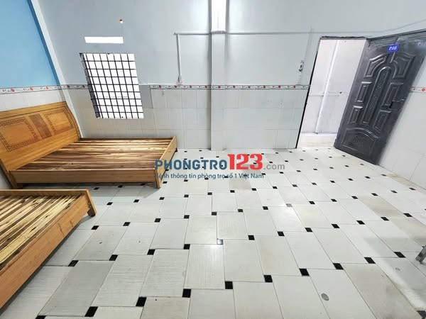 Phòng Mới, Rộng ở được 4 Người Gần Làng Đại Học Thủ Đức có 2 Giường sẵn, Giờ tự do