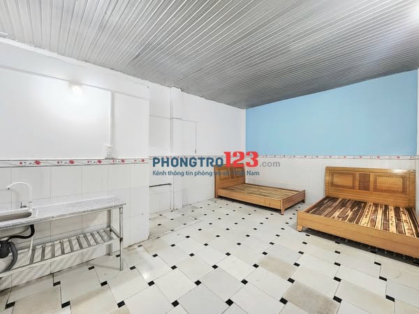 Phòng Mới, Rộng ở được 4 Người Gần Làng Đại Học Thủ Đức có 2 Giường sẵn, Giờ tự do