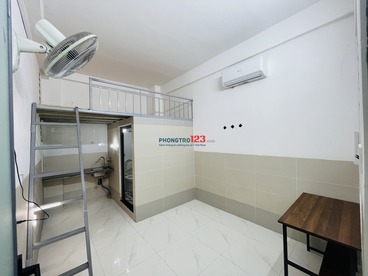 Duplex gác cao 1m6 - phòng có thang máy, máy lạnh, máy giặt chung - cửa vân tay - hầm xe