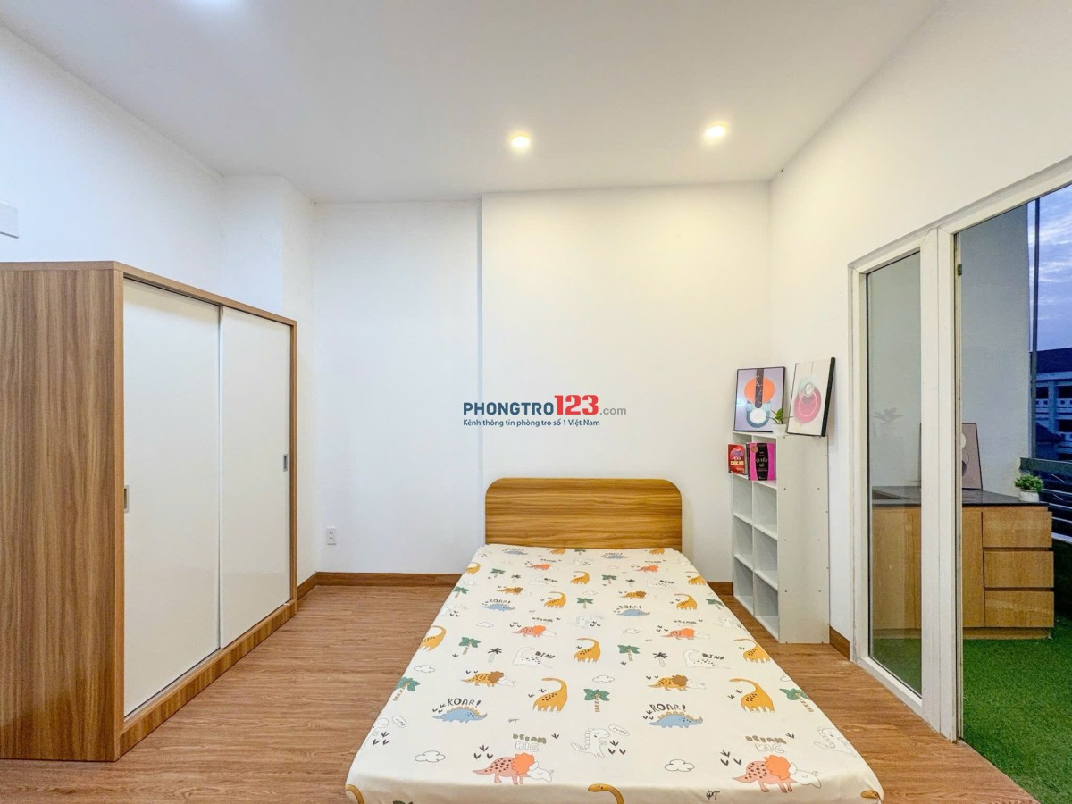 Sát ĐH Văn Lang Cho Thuê Phòng Ban công siêu thoáng, Full Nội Thất ở được 3 - 4 người vô tư