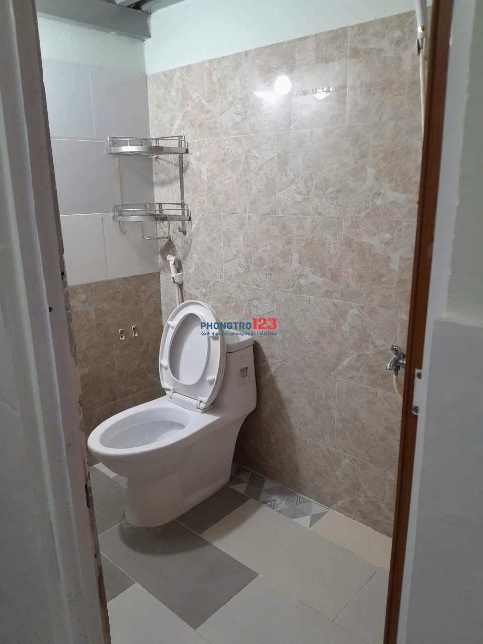 Phòng trọ mặt tiền hẻm thông khu dân cư đông đúc