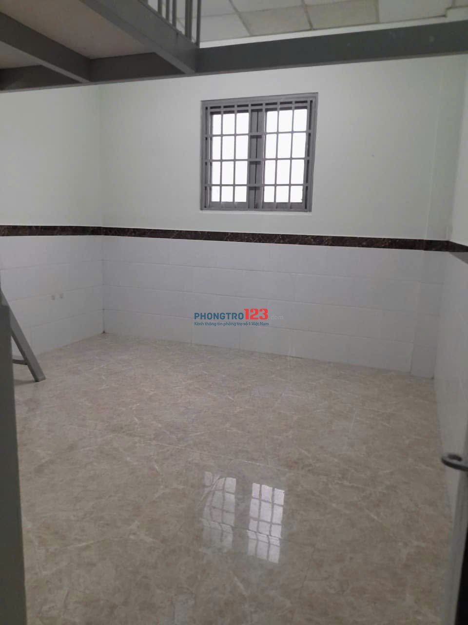 Phòng trọ mặt tiền hẻm thông khu dân cư đông đúc