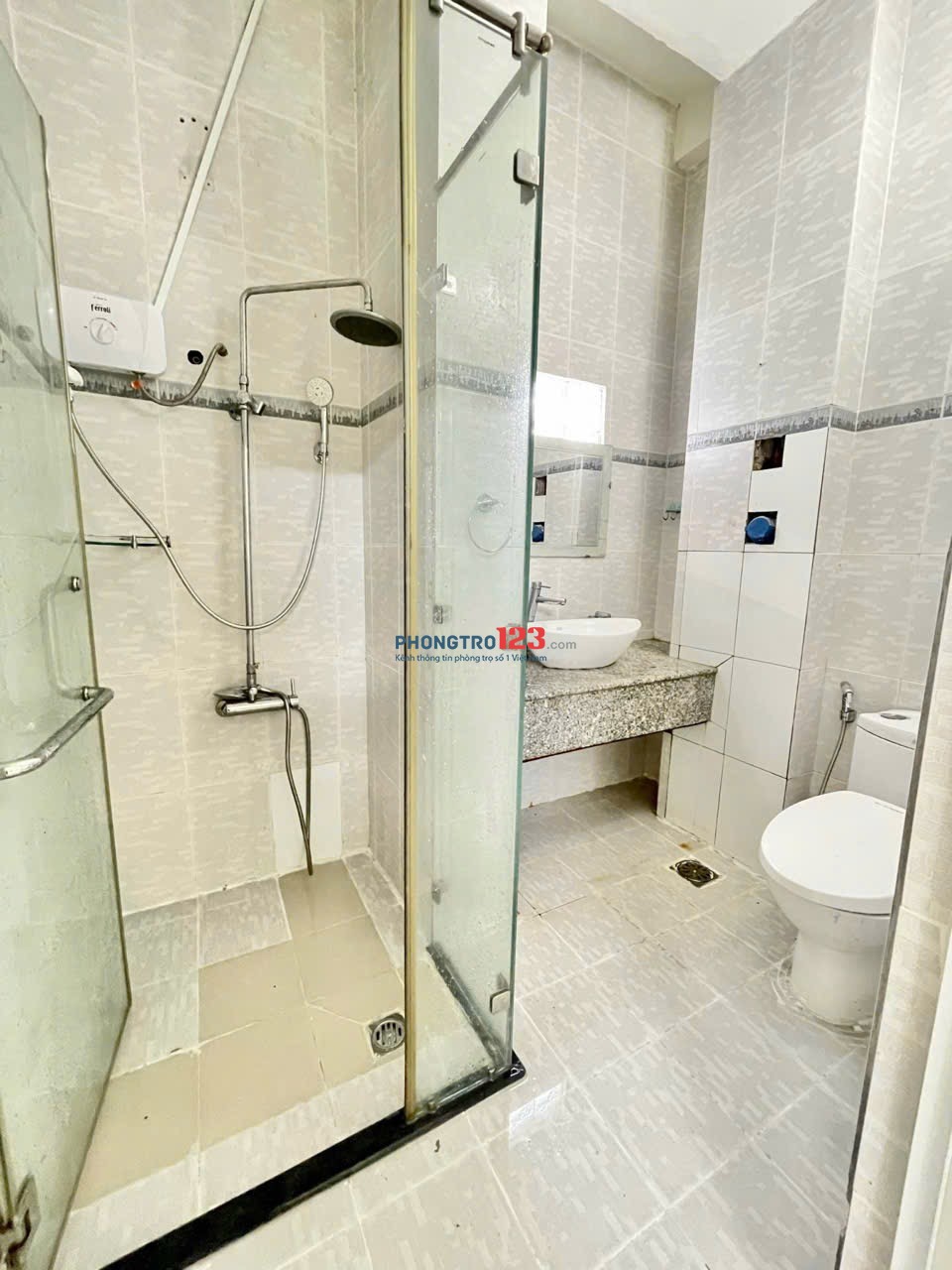 [ CHO THUÊ PHÒNG CỬA SỔ TRỜINGAY GẦN TRƯỜNG DH HUTECH, UEF, GTVT, NGOẠI THƯƠNG ] 