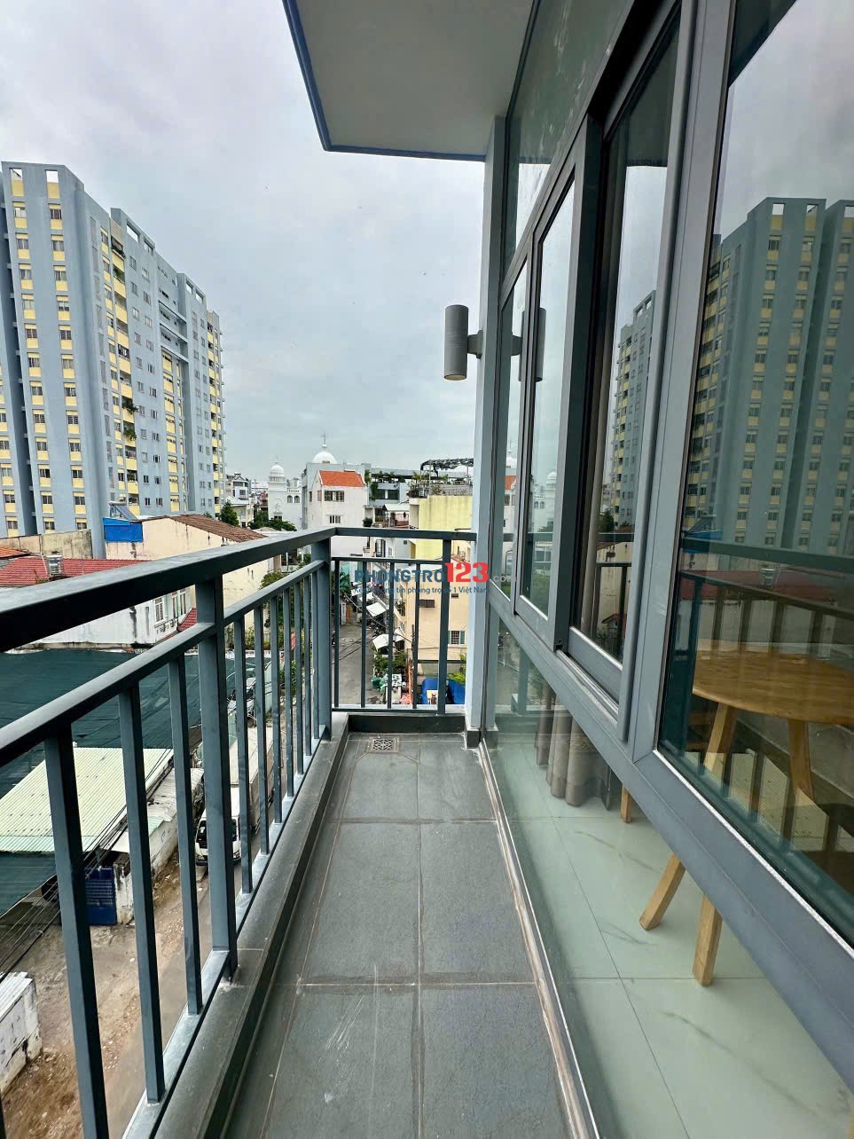 CHO THUÊ PHÒNG 34m2 CỬA SỔ BAN CÔNG THOÁNG MÁT ĐÓN NẮNG Ở BÌNH THẠNH NGAY ĐH HUTECH,HỒNG BÀNG,UEF