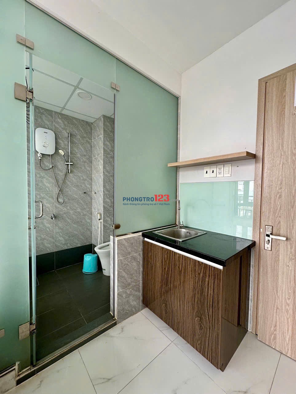 CHO THUÊ PHÒNG 34m2 CỬA SỔ BAN CÔNG THOÁNG MÁT ĐÓN NẮNG Ở BÌNH THẠNH NGAY ĐH HUTECH,HỒNG BÀNG,UEF