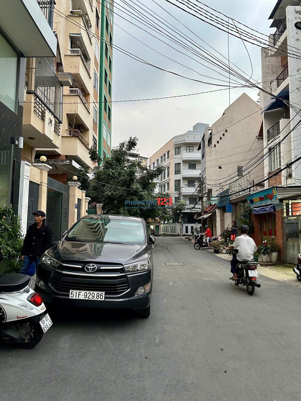 CHO THUÊ PHÒNG 34m2 CỬA SỔ BAN CÔNG THOÁNG MÁT ĐÓN NẮNG Ở BÌNH THẠNH NGAY ĐH HUTECH,HỒNG BÀNG,UEF