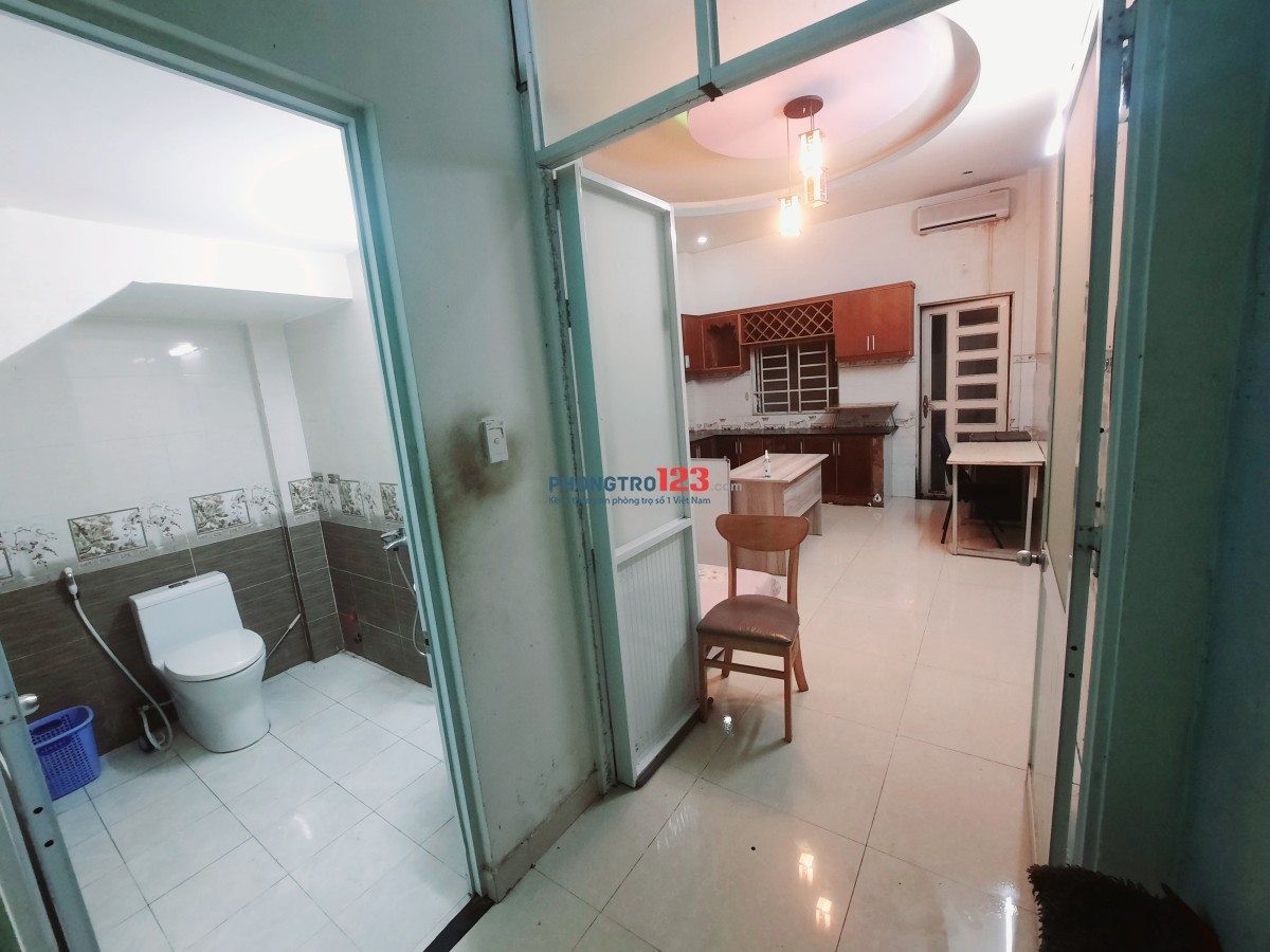 Phòng trọ - Đường Tô Hiệu, Quận Tân Phú - Nội thất đầy đủ, có cửa sổ