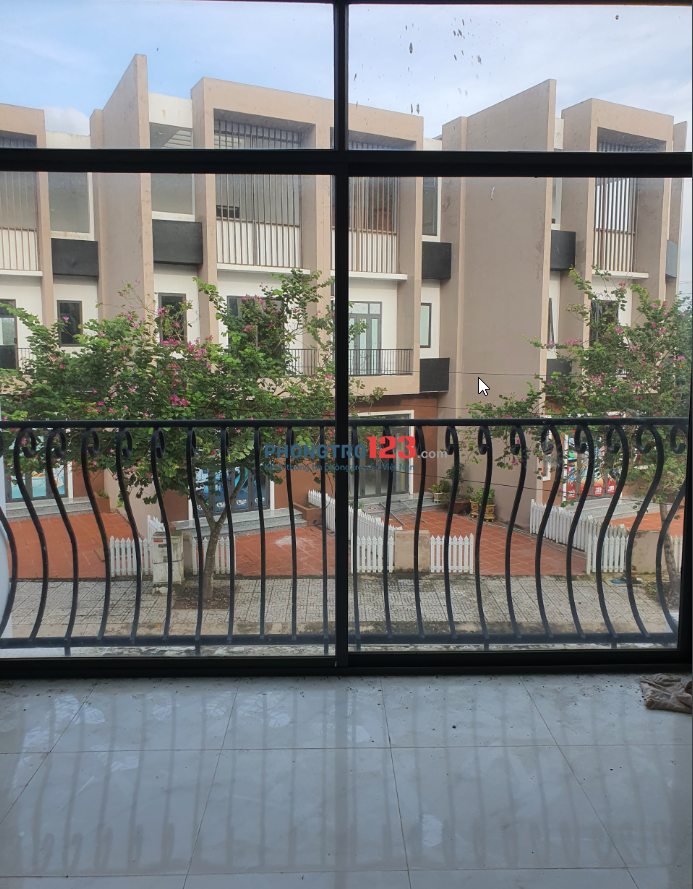 Cho thuê nhà mới nguyên căn, 162m2 1 trệt 2 lầu