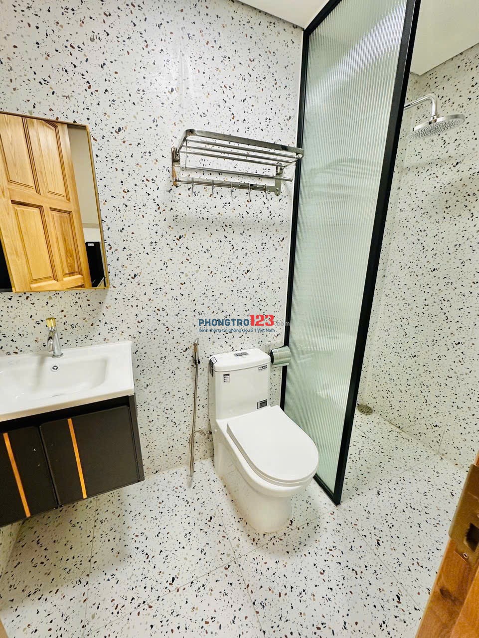 cho thuê phòng 30m2 Đường Lý Chính Thắng Q3_Có thang máy_Phường Võ Thị Sáu ( giờ giấc tự do )