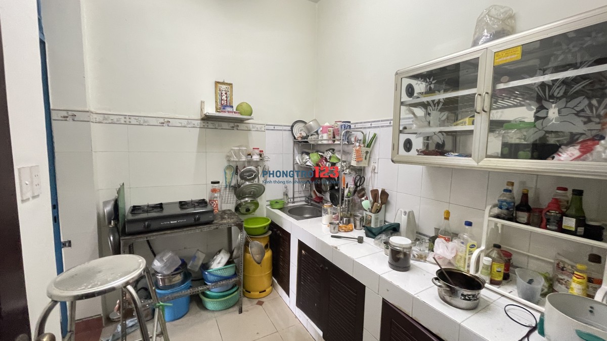 Căn hộ lầu 1 chung cư 312 Lạc Long Quân