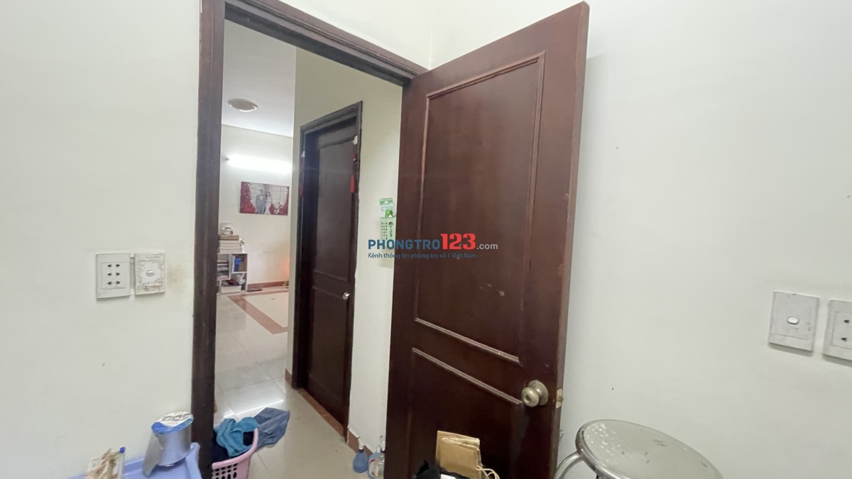 Căn hộ lầu 1 chung cư 312 Lạc Long Quân