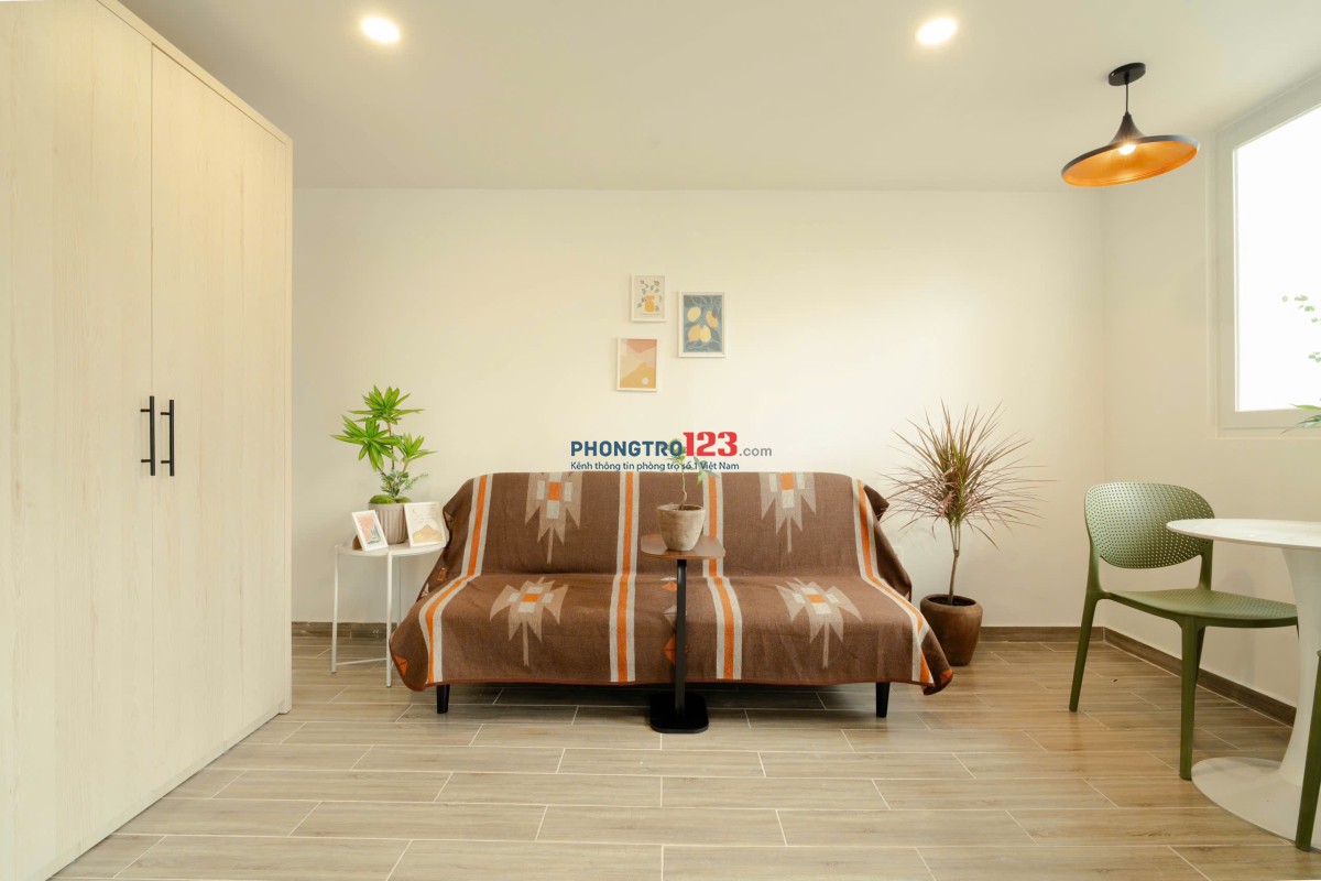 CHO THUÊ PHÒNG FULL NỘI THẤT CỬA SỔ VÀ BAN CÔNG LỚN Ở BÌNH THẠNH GẦN ĐH HUTECH,HIU,UEF-LH:0334998413