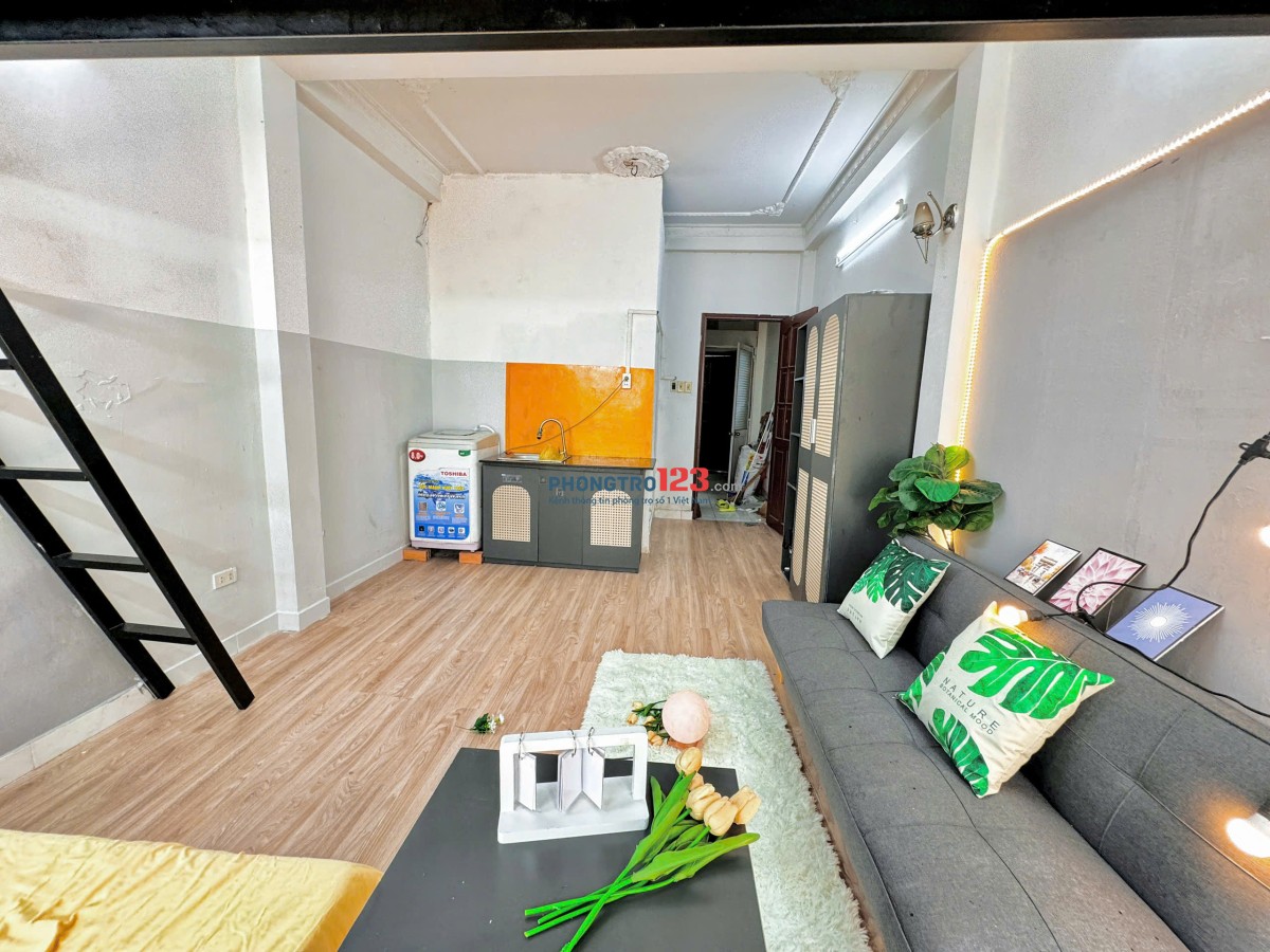 Cho thuê phòng CHÍNH CHỦ có gác trường đại học Huflit quận 10 - 35m2 - ban công full nội thất