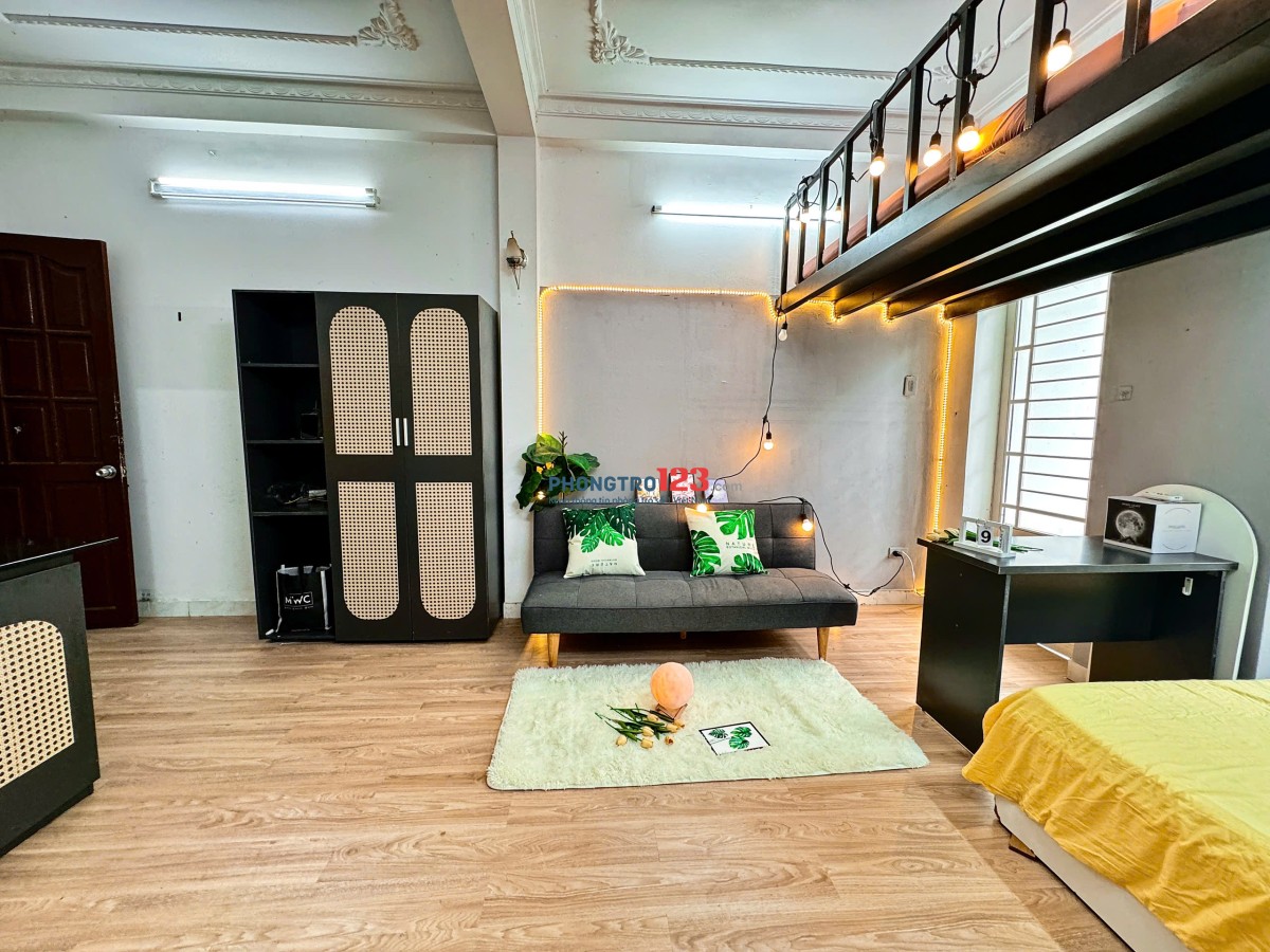 Cho thuê phòng CHÍNH CHỦ có gác trường đại học Huflit quận 10 - 35m2 - ban công full nội thất