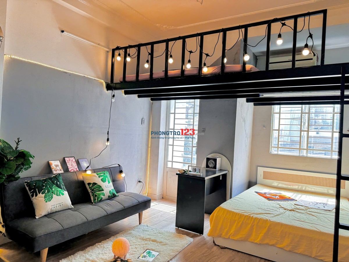 Cho thuê phòng CHÍNH CHỦ có gác trường đại học Huflit quận 10 - 35m2 - ban công full nội thất