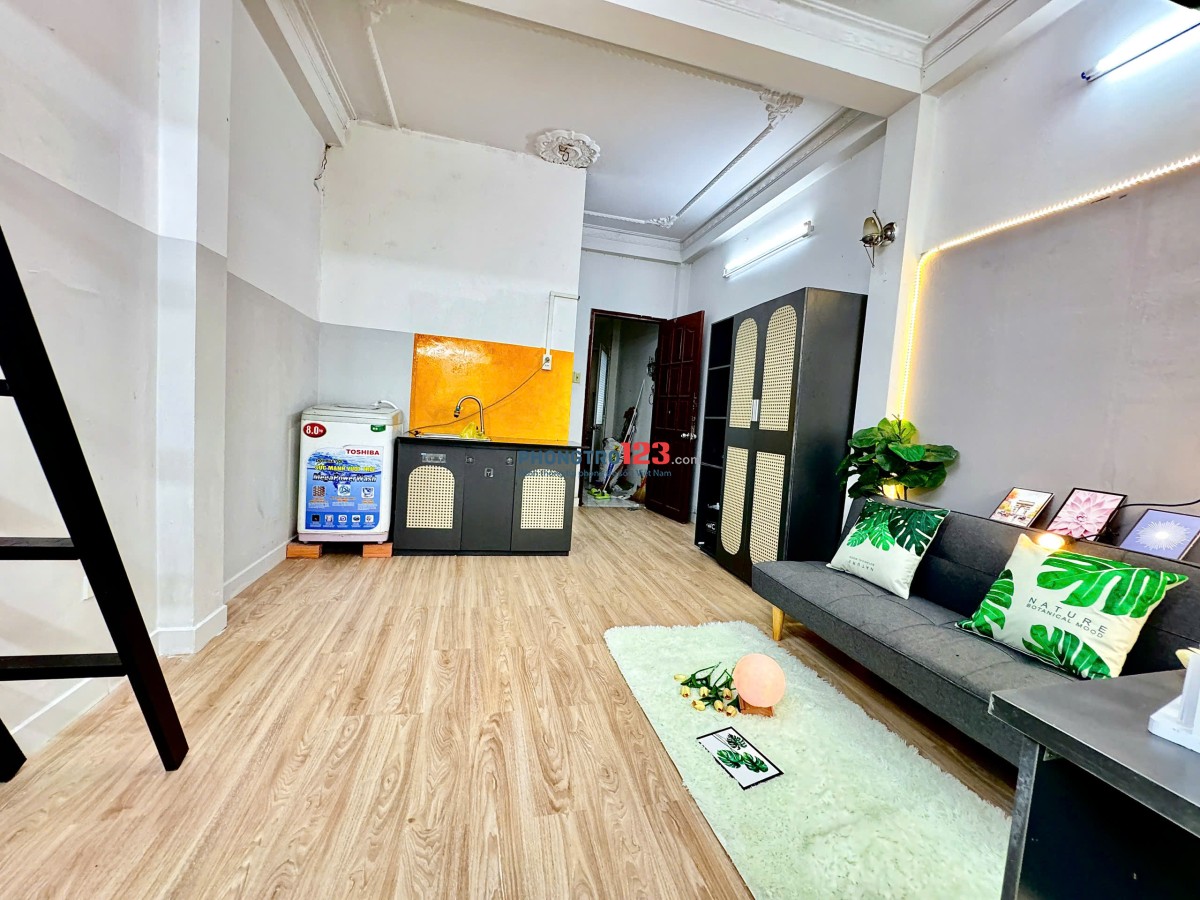 Cho thuê phòng CHÍNH CHỦ có gác trường đại học Huflit quận 10 - 35m2 - ban công full nội thất