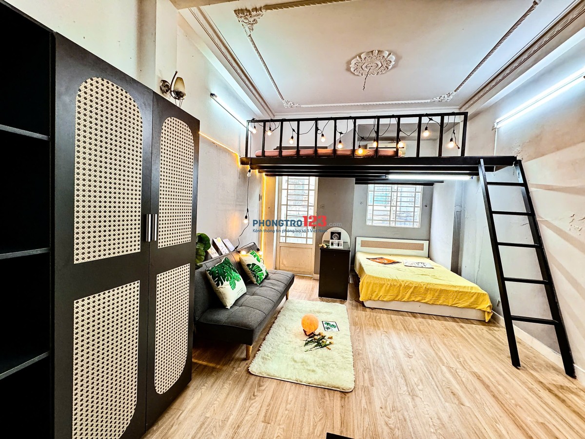 Cho thuê phòng CHÍNH CHỦ có gác trường đại học Huflit quận 10 - 35m2 - ban công full nội thất