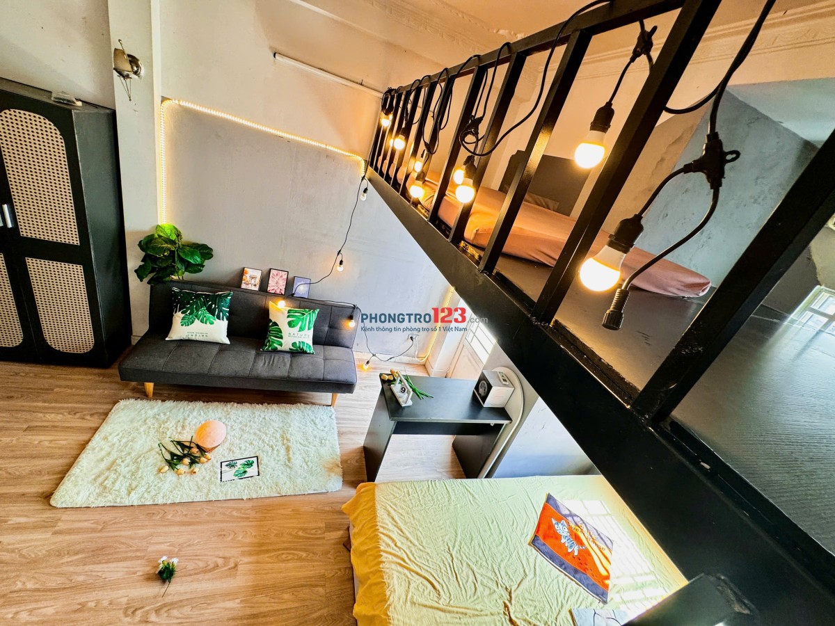 Cho thuê phòng CHÍNH CHỦ có gác trường đại học Huflit quận 10 - 35m2 - ban công full nội thất