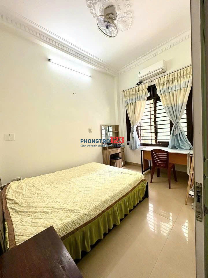 Căn Hộ 2PN + 1 phòng Bếp Rộng - Nguyễn Hữu Cảnh Gần Cầu SG, Thủ Thiêm