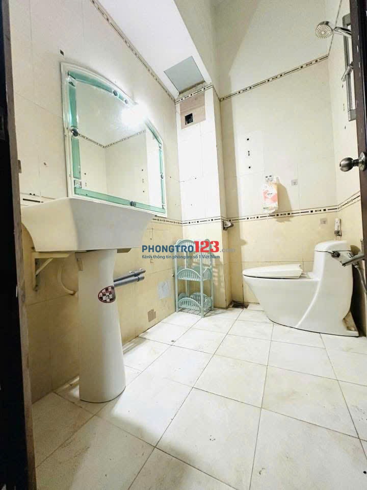 Căn Hộ 2PN + 1 phòng Bếp Rộng - Nguyễn Hữu Cảnh Gần Cầu SG, Thủ Thiêm