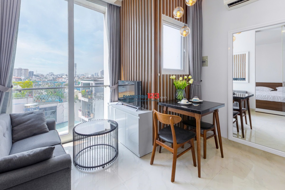 Nhanh tay!! CHDV Cao Cấp Gần Sân Bay - Dạng Studio/1 Phòng Ngủ Ban Công Sáng - Full Nội Thất