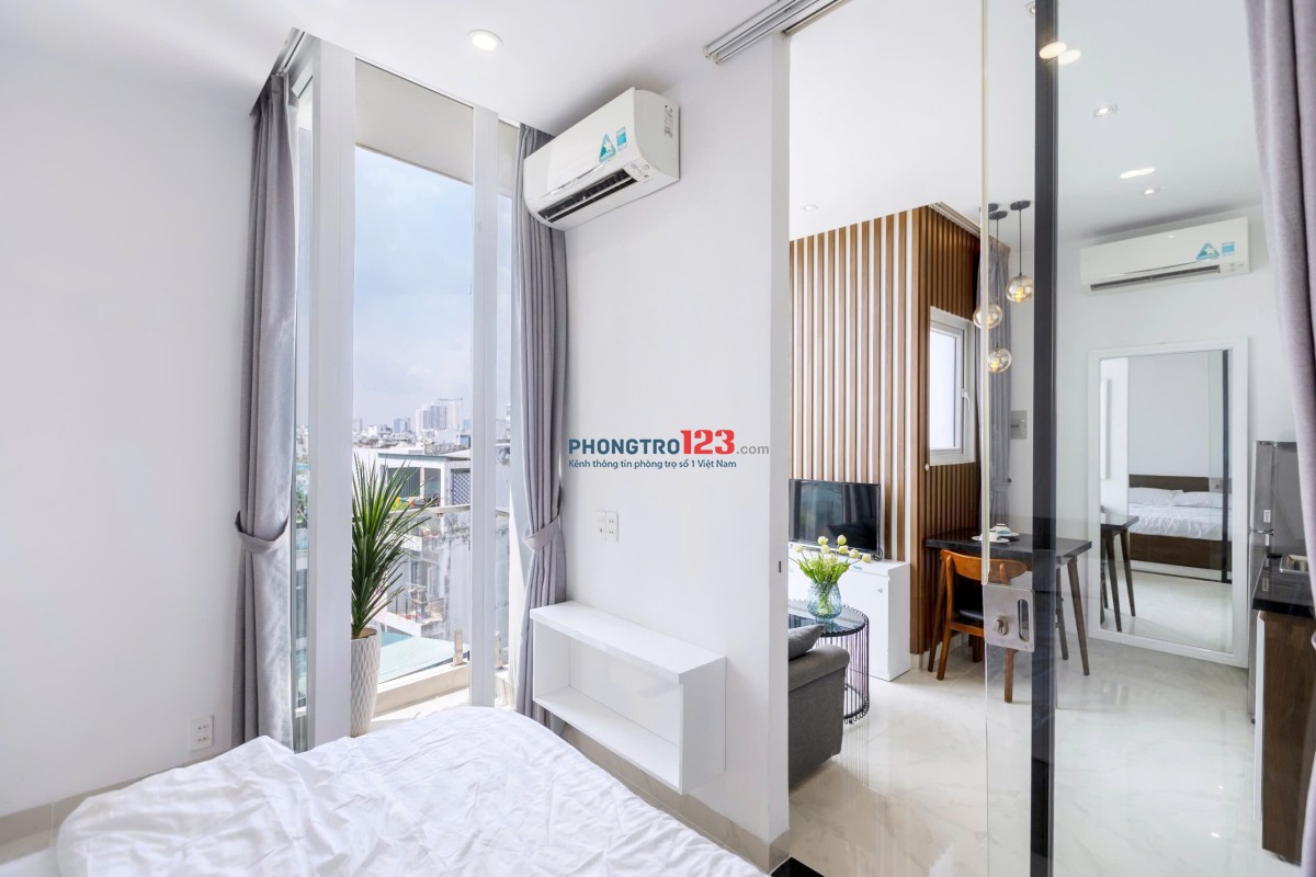 Nhanh tay!! CHDV Cao Cấp Gần Sân Bay - Dạng Studio/1 Phòng Ngủ Ban Công Sáng - Full Nội Thất